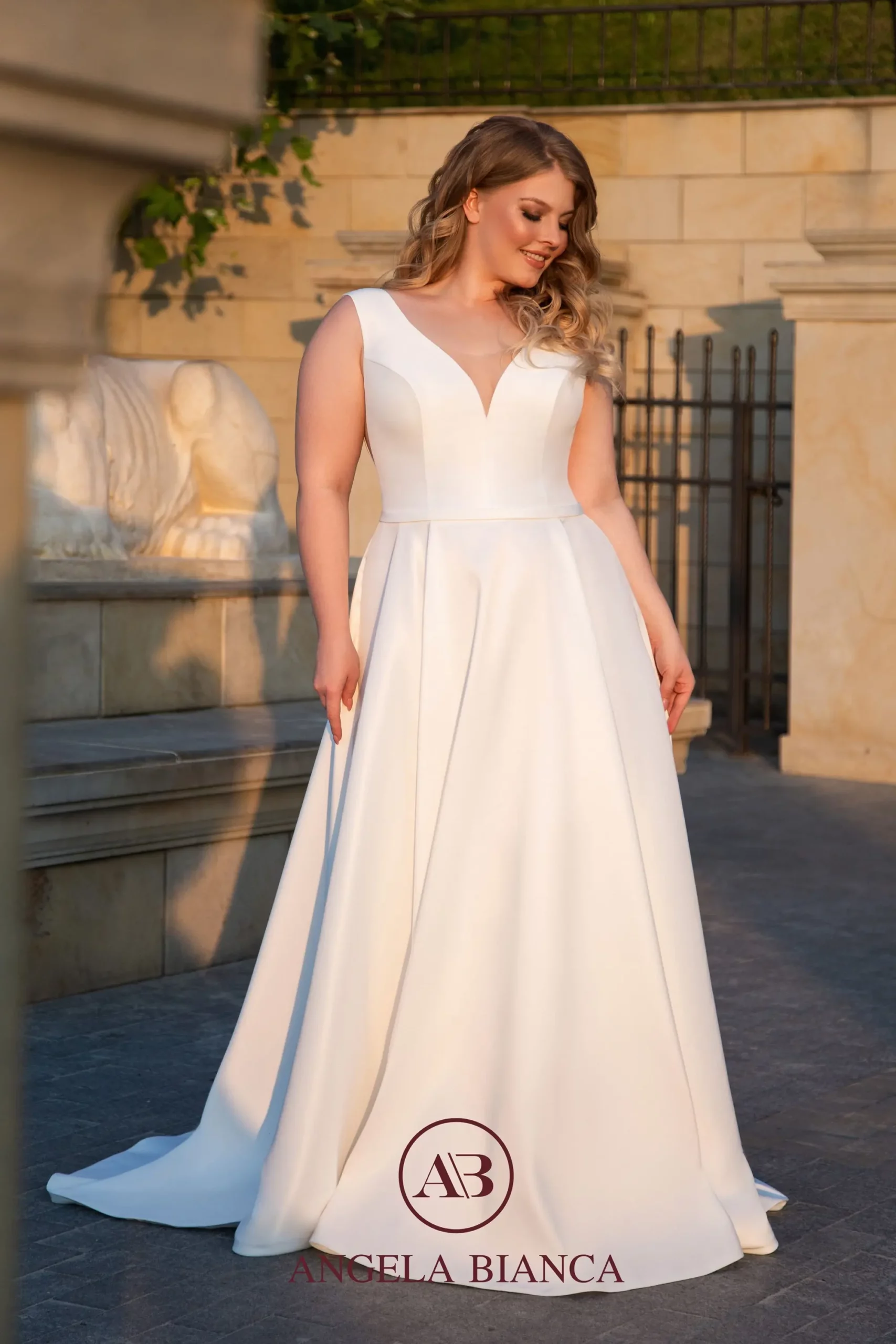 angelabianca-robe-de-mariee-bardos-boutique-mariage-anderea-bayonne-pays basque-showroom-chic-satin-robesatin