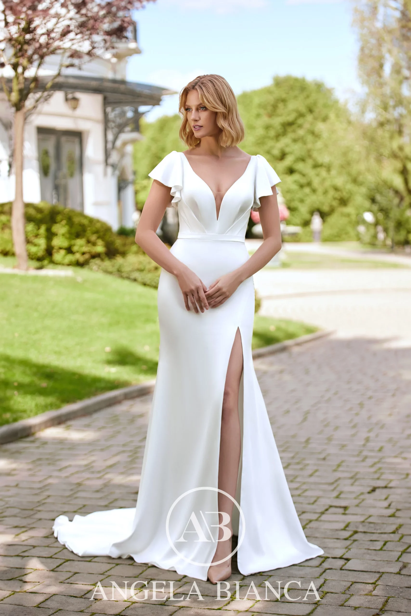 angelabianca-robe-de-mariee-bardos-boutique-mariage-biarritz-bayonne-showroom-robechic-robefendue-robe-mariee-fente-anderea