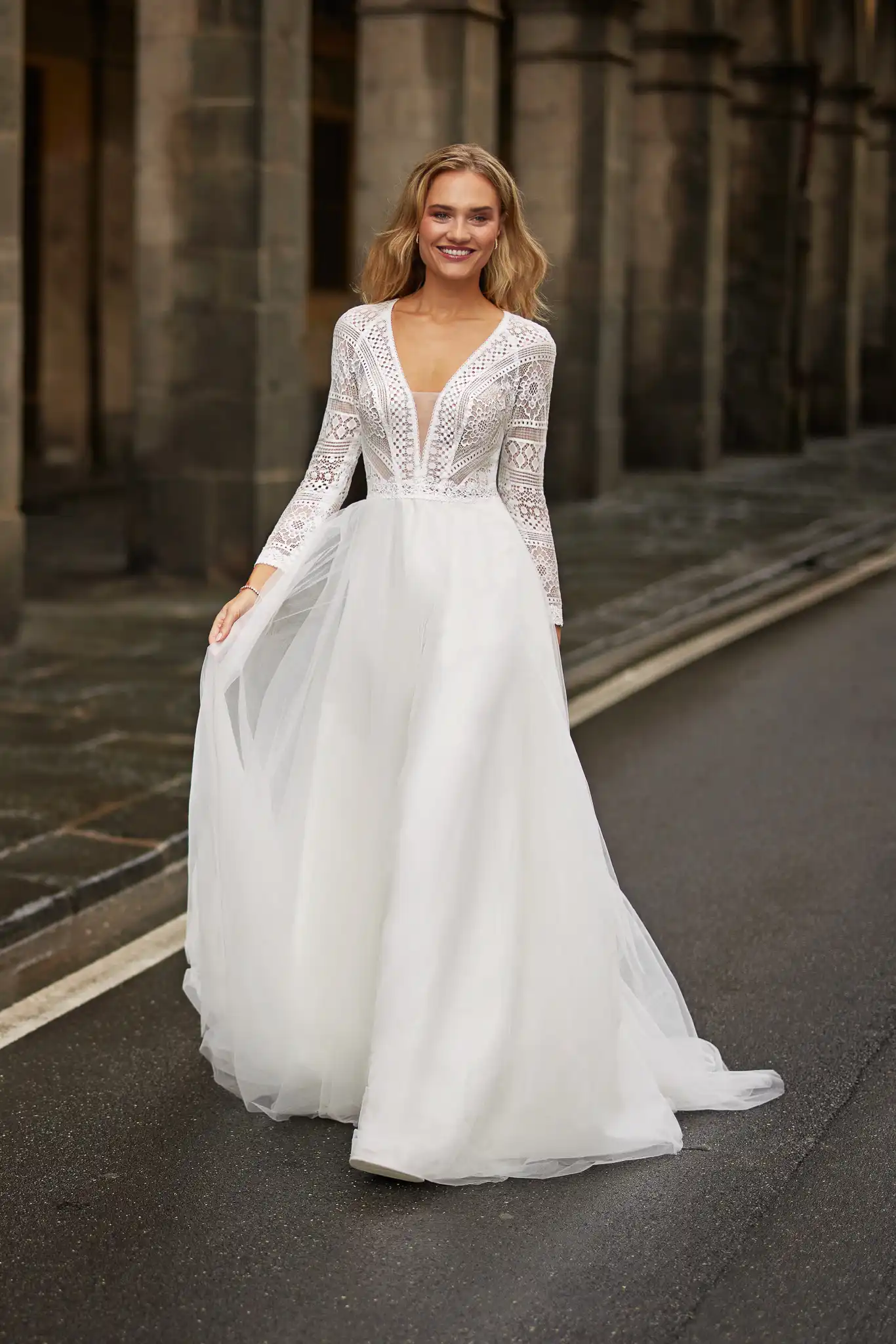 robe-de -mariee-dentelle-boheme-bardos-showroom-mariage-pays basque-biarritz-bayonne