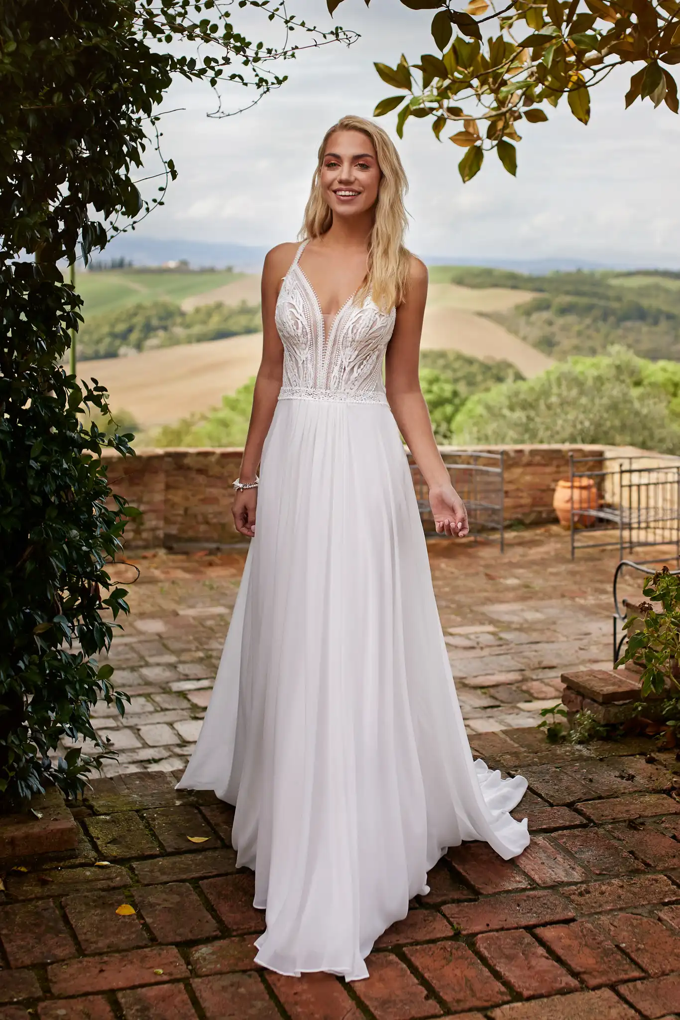 brinkman-robe-de-mariee-2025-bardos-biarritz boutique-anderea-mariage-showroom-boheme-fluide-bayonne-pays basque