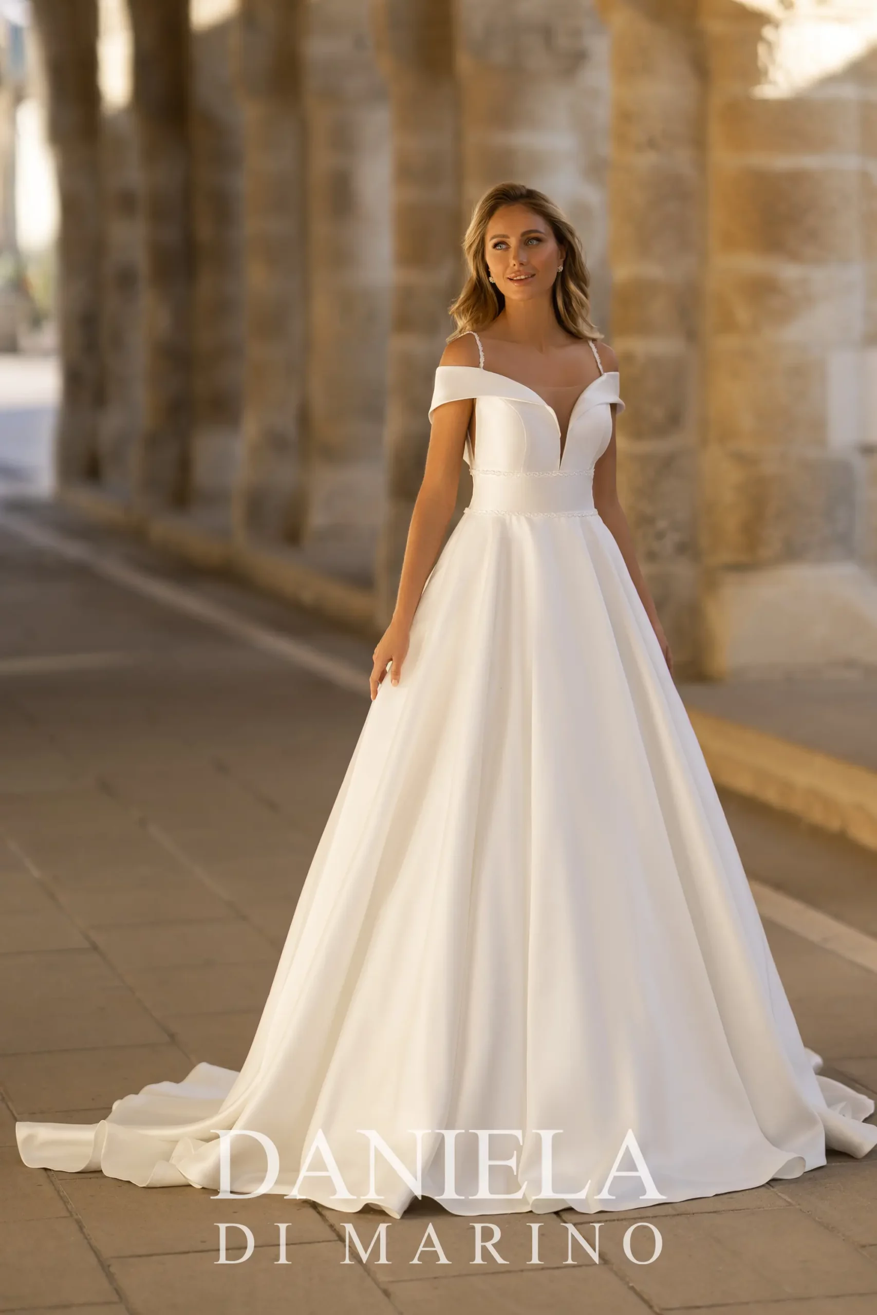 danieladimarino-robe-de-mariee-anderea-chic-satin-col-bateau-satin-pays basque-bayonne-biarrite-2025