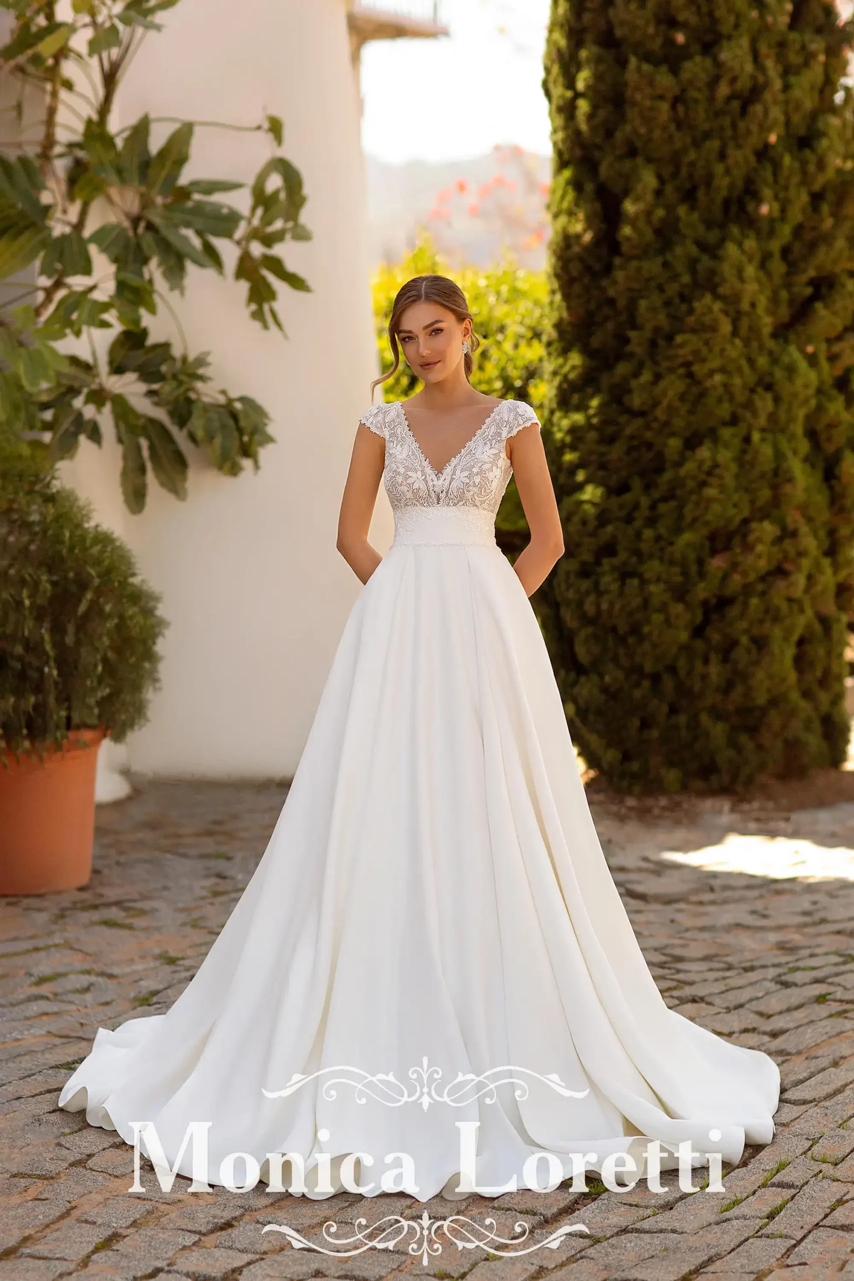 monica-loretti-anderea mariage-robe de mariee-pays basque-bayonne-boutique-princesse-biarrittz-bardos-crepe-dentelle