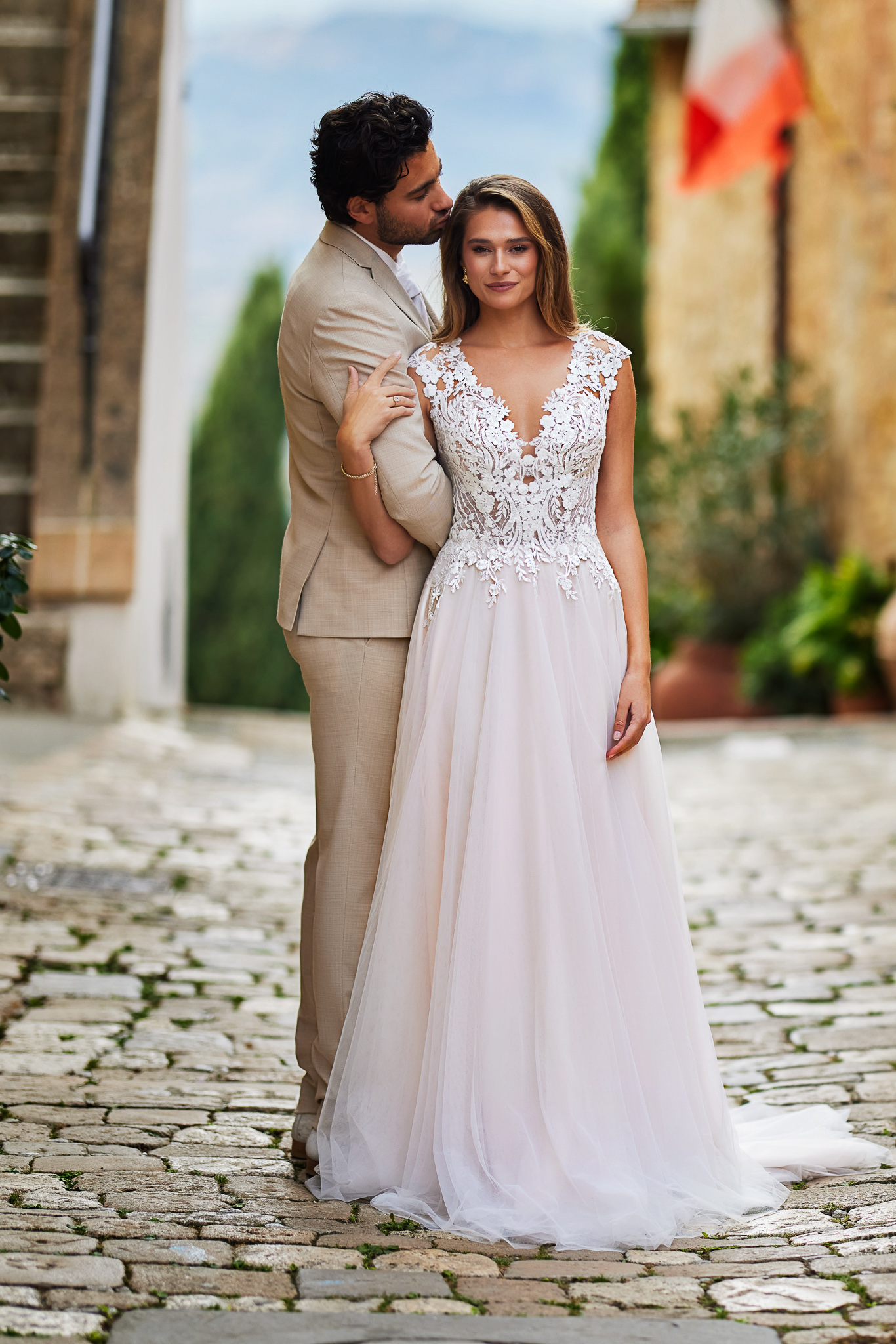 robe-de-mariee-romantique-boutique-pays basque-biarritz-bayonne-mariage-bardos-dentelle-fleur-fente-dos coeur-anderea