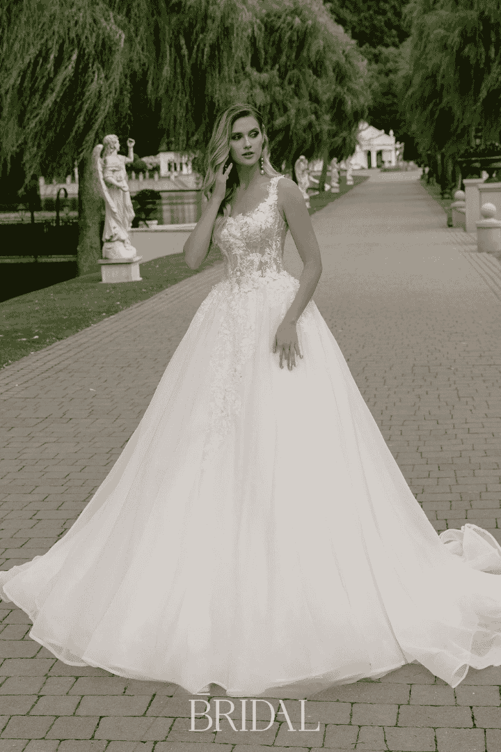 robe princesse dentelle fleurs 3 D et strass anderea mariage pays basque Bardos