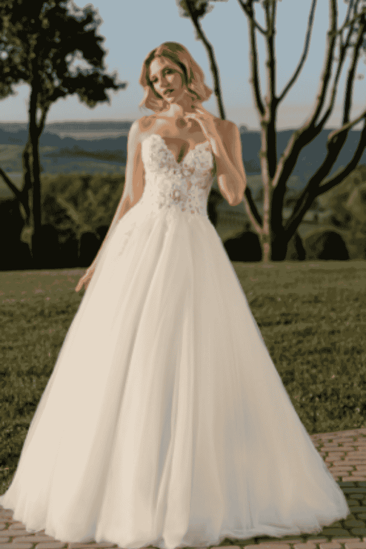robe princesse dentelle fleurs 3 D et strass anderea mariage pays basque Bardos
