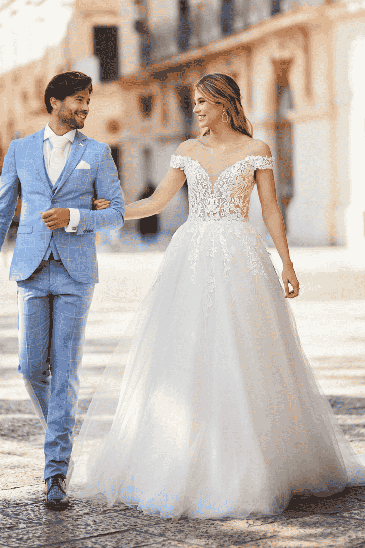 Très Chic dentelle cascade manches bateau