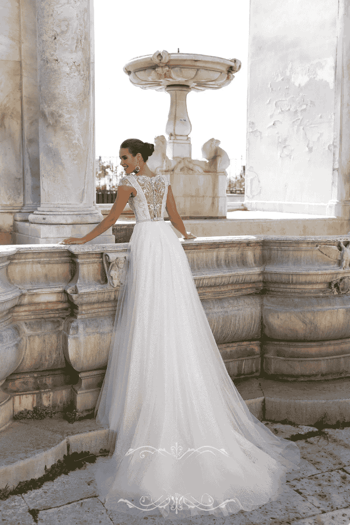 robe-de-mariee-pays basque-bayonne-romantique-boutique-mariage-paillettes-bardos-dentelle-paillettes-biarritz (6)